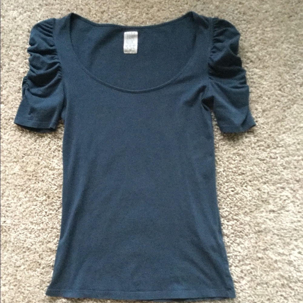 Rushing Shoulder Tank Top